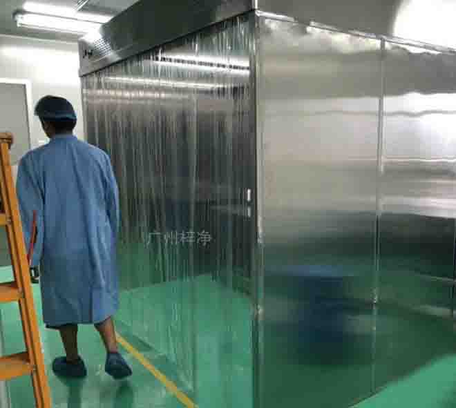 負壓稱量罩(室)是一種用于制藥,微生物研究和科學實驗等場所專用的局部凈化設(shè)備,它提供一種垂直單向氣流。